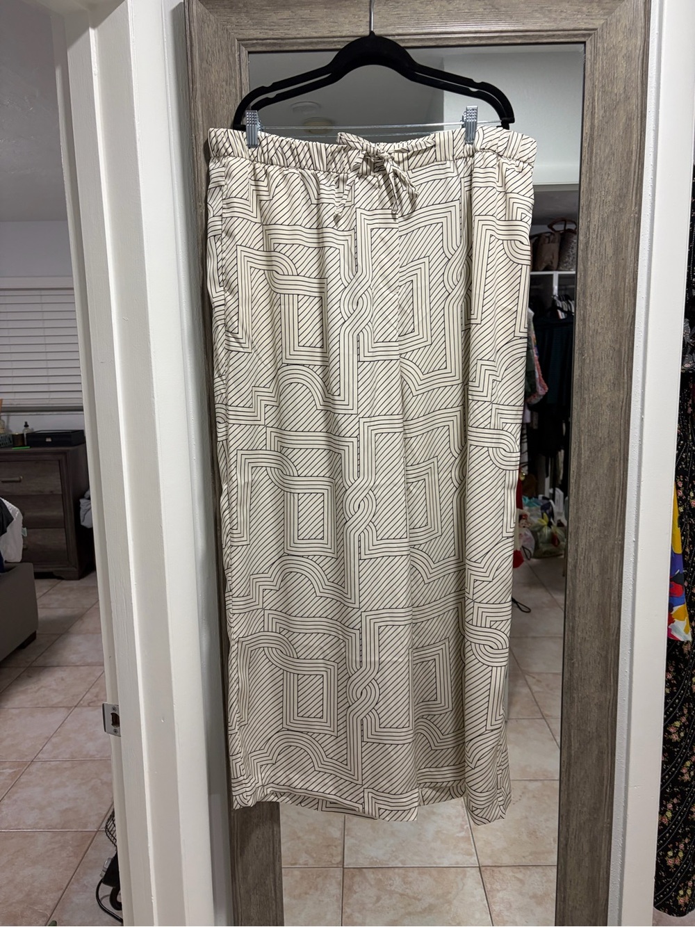 H&M Black and Cream Pants